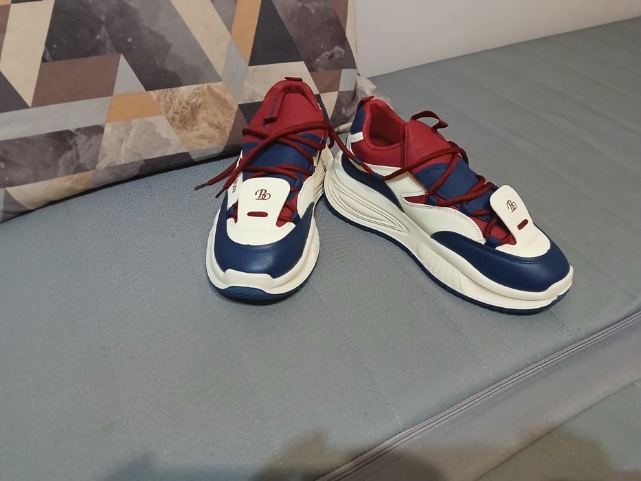 Продам спортивные кросовки