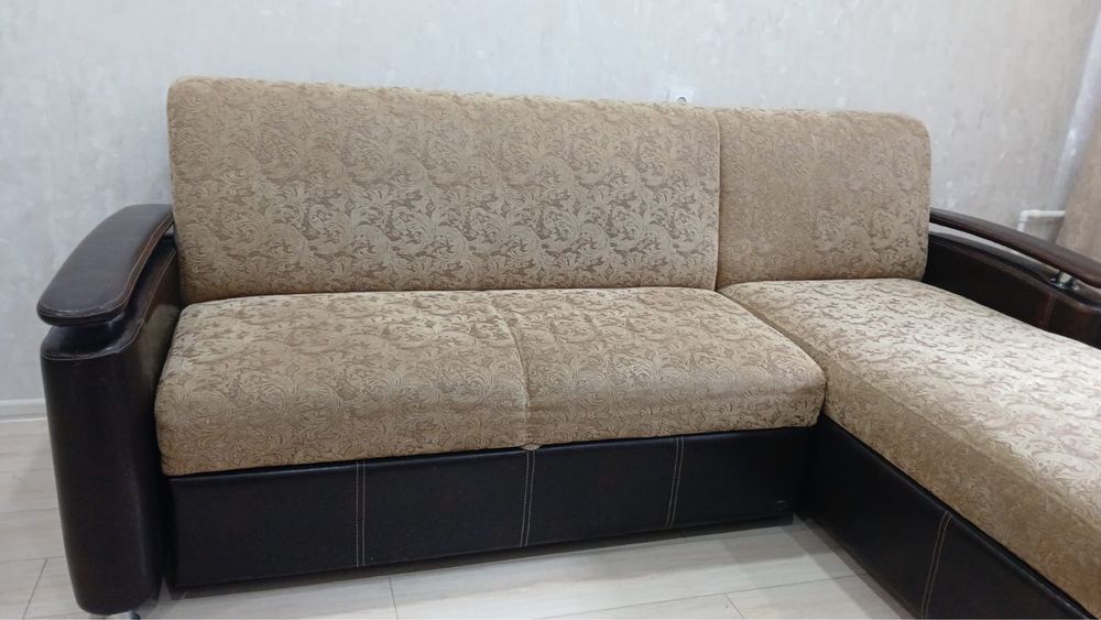 СРОЧНО продам диван комбинированный