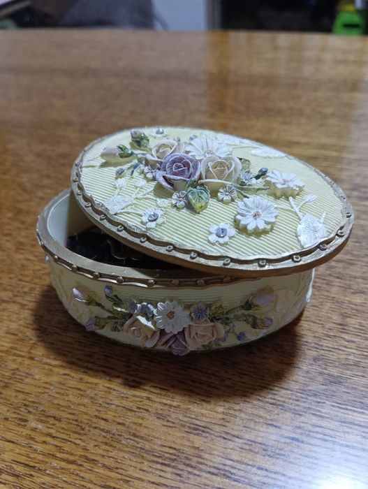 Продам красивую шкатулку