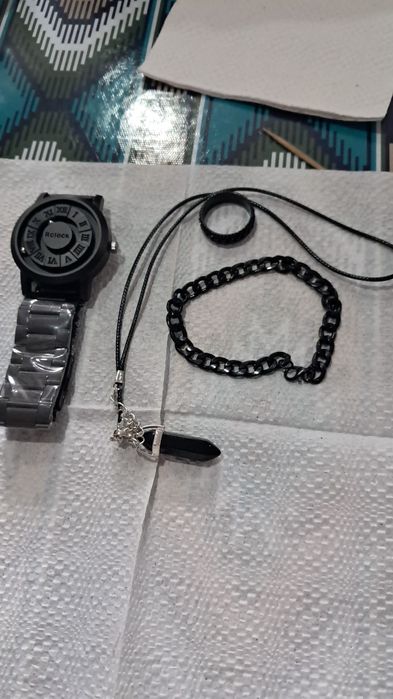 Часы новый в комплекте