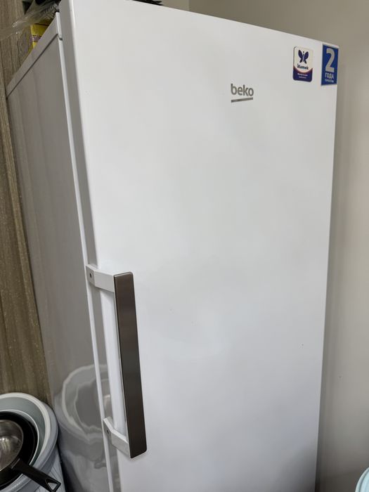 Морозильник BEKO вертикальный 7 полок