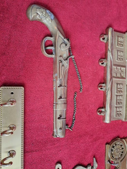 cuier alama agatatori bronz