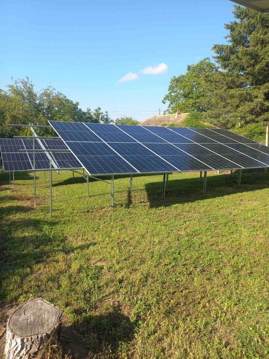 Двуетажна къща с фотоволтаици