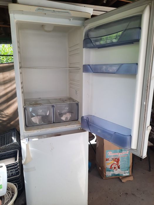 Холодильник  Бирюза 2- х метровый.