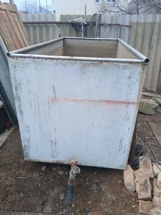 Продам ёмкость 2куб