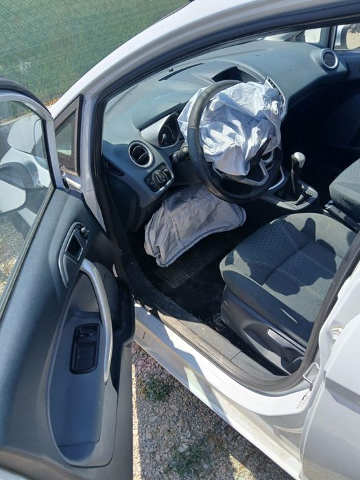 Форд фиеста    Forb Fiesta 1.4 бензин на части