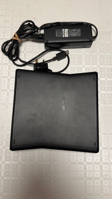 Consola Xbox 360 S defectă+Maneta  Citiți descrierea  !!!