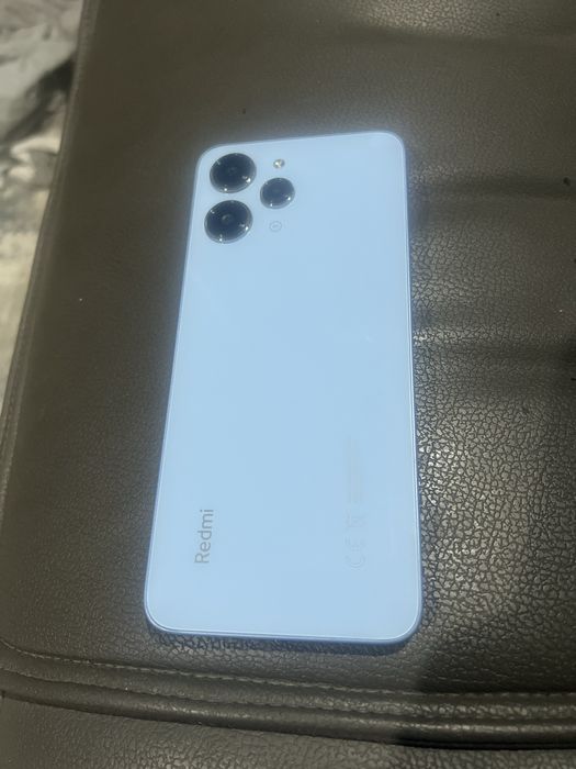 Продам смартфон телефон Redmi 12