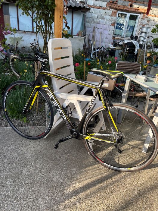 Bicicleta Cursiera full carbon FELT F6 si Focus Mares