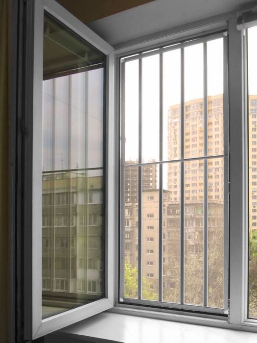 Решетки на окна для защиты детей! Прозрачный и алюминовый.