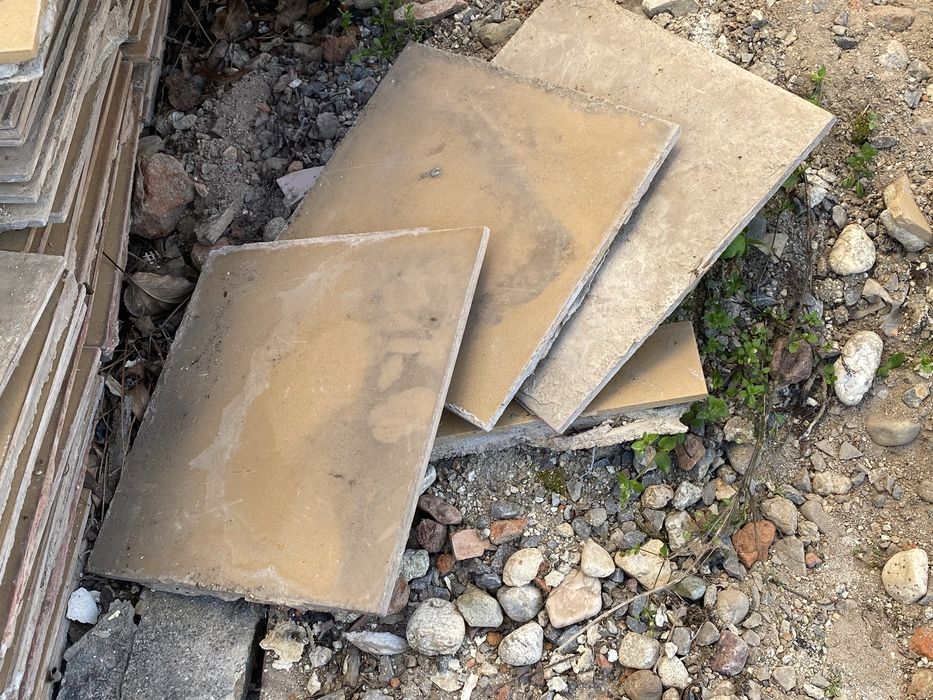 Продавам използвани качествени италиански плочки тип гранитогрес