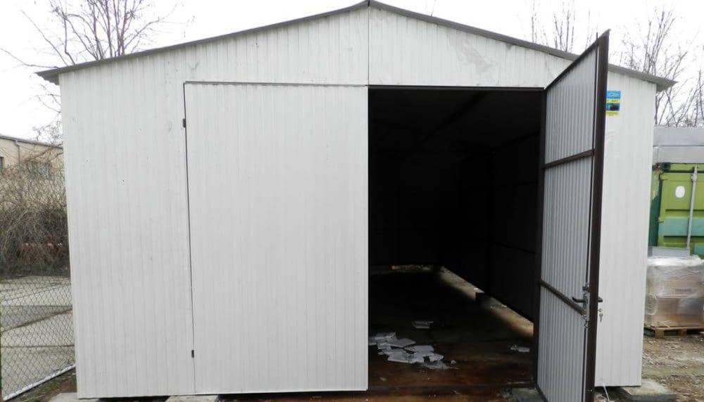 Executăm case pe structura metalica cu panou termoizolant la comanda c