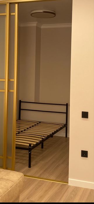 Кровать с матрасом