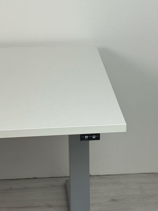 Бюро електрическо регулируем подходящо за домашен офис и бизнес среда