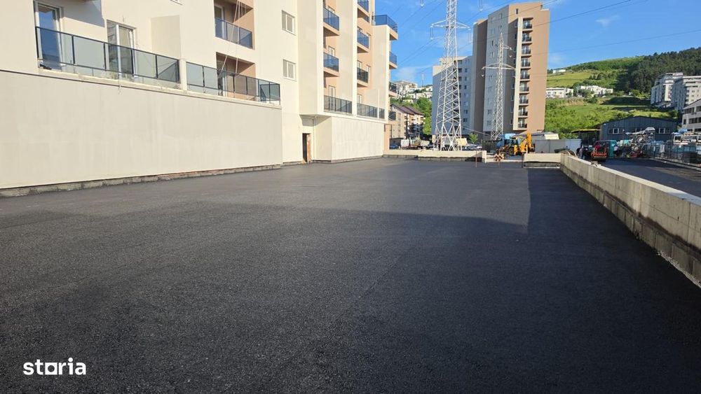 Apartament la etaj intermediar, zona Vivo