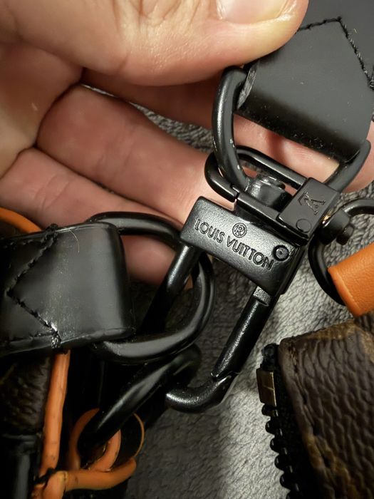 Louis Vuitton - Messenger Bag