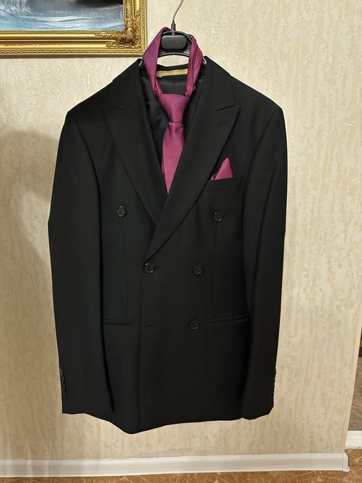 Продам новый костюм