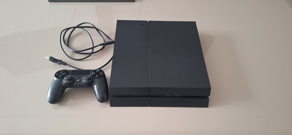 PlayStation 4 PS4 500GB CUH-1216B – Funcționează perfect