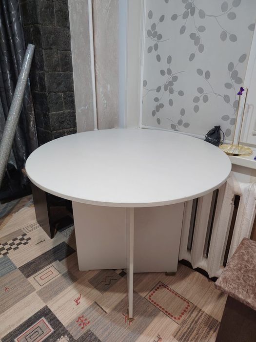 Продам кухонный стол