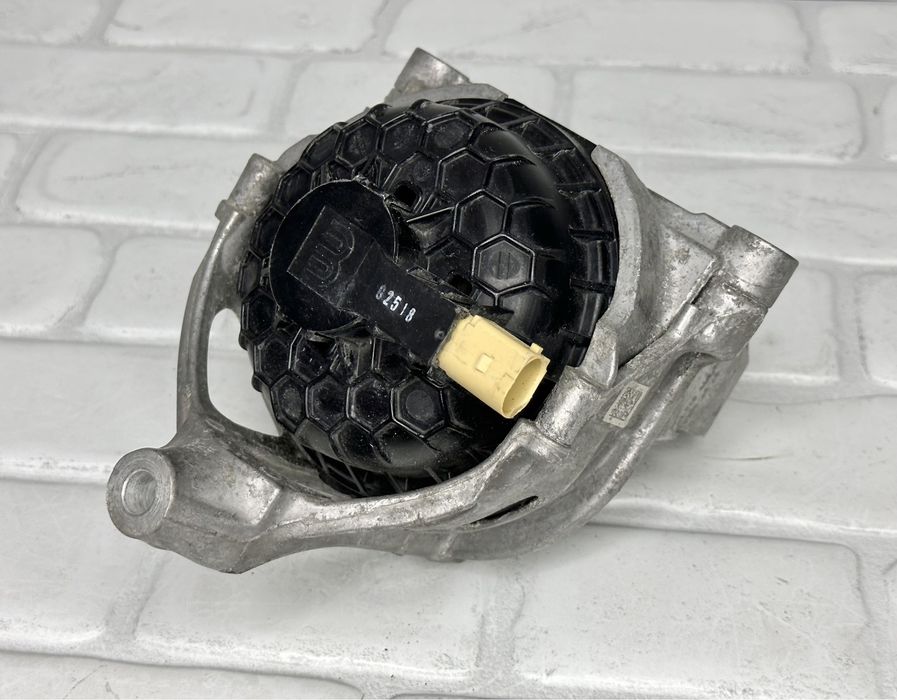 Десен Тампон двигател AUDI A6 A7 A8 Q7 3.0 Бензин 4M0199372FE