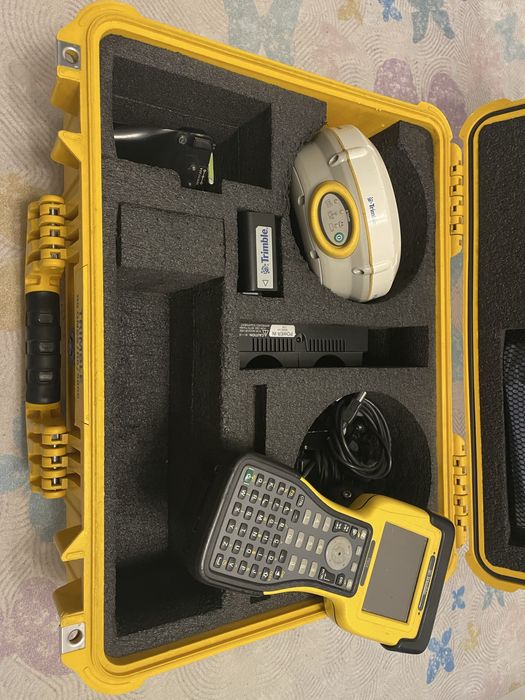 GPS GNSS RTK Trimble R4 V2