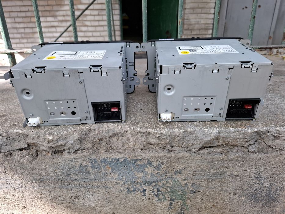 Vând radio cd ambele 150 lei