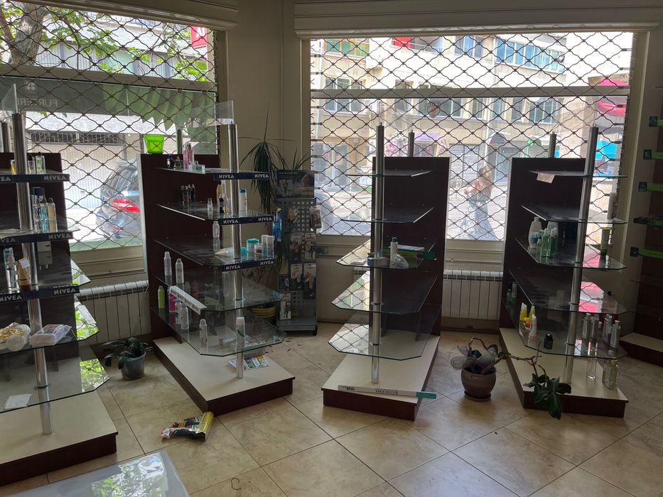 Мебели за аптека / магазин