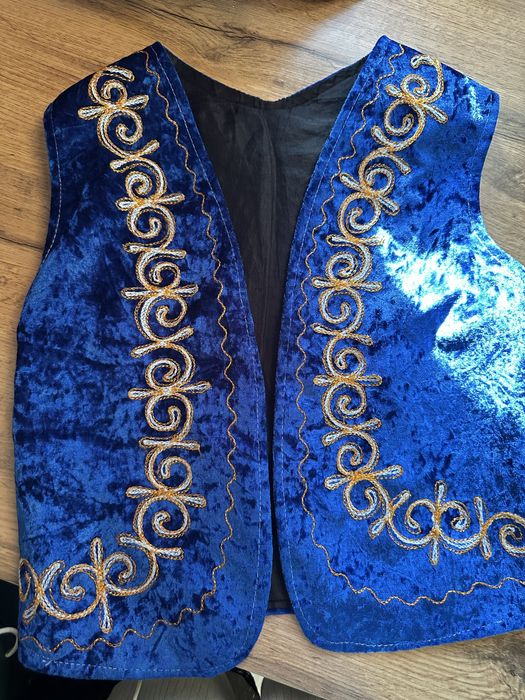 Продам жилетку на мальчика