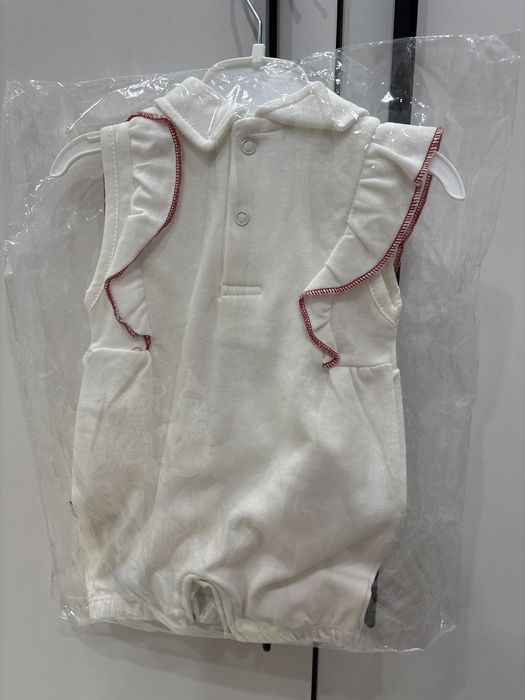 Продам детский костюмчик с носочками