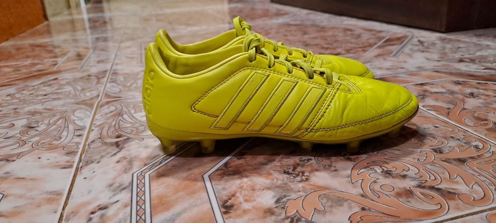 Футболни обувки Adidas за шампиони