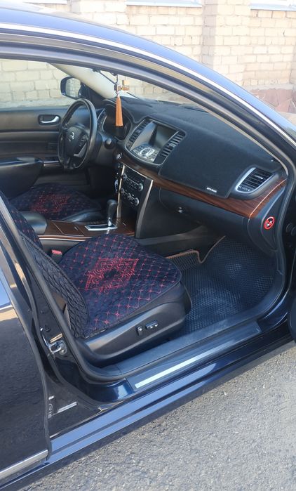 Продам Nissan Tana 2010