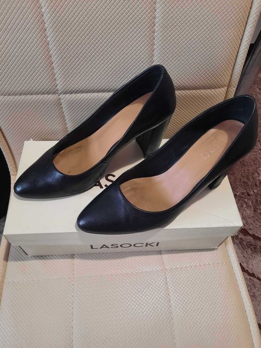 Дамски есенни обувки марка LASOCKI  естествена кожа №38