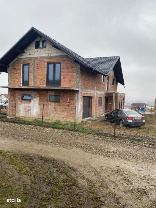 Casa individuala, 9.6 ari teren, zona Bosanci