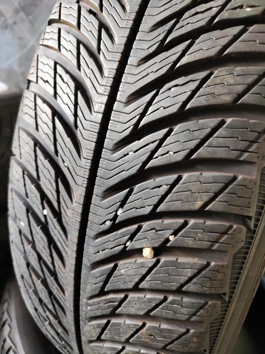 2 бр зимни 215/65/17 Michelin 22г
