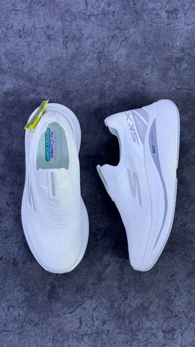 Skechers Ultira  .