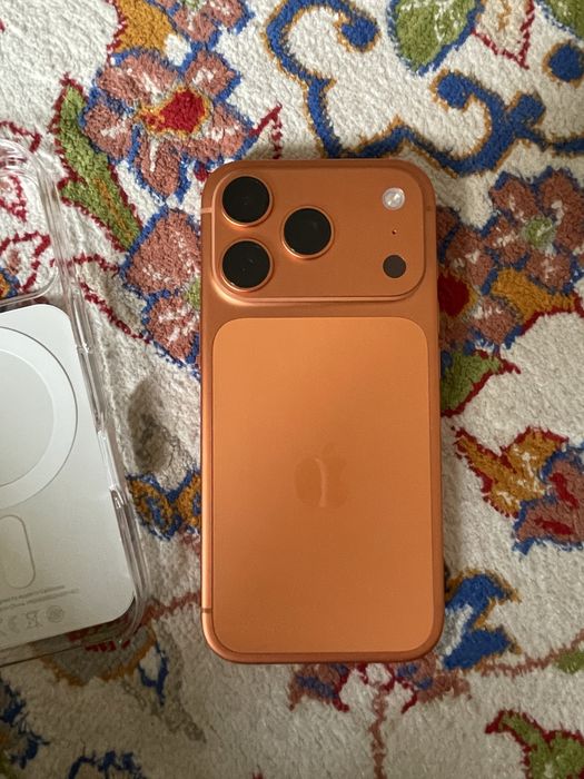 iPhone 17 pro orange
