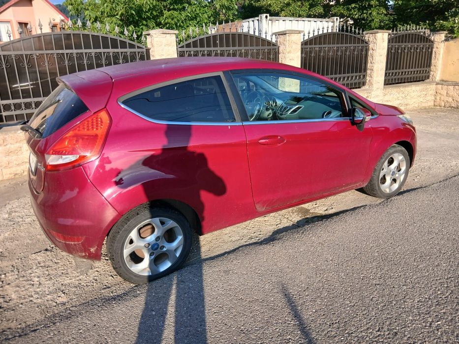 Vând Ford Fiesta