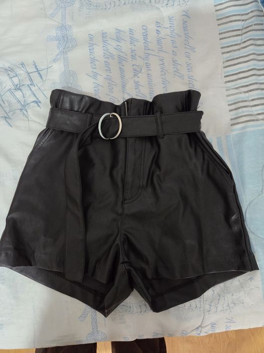 Къси кожени панталони