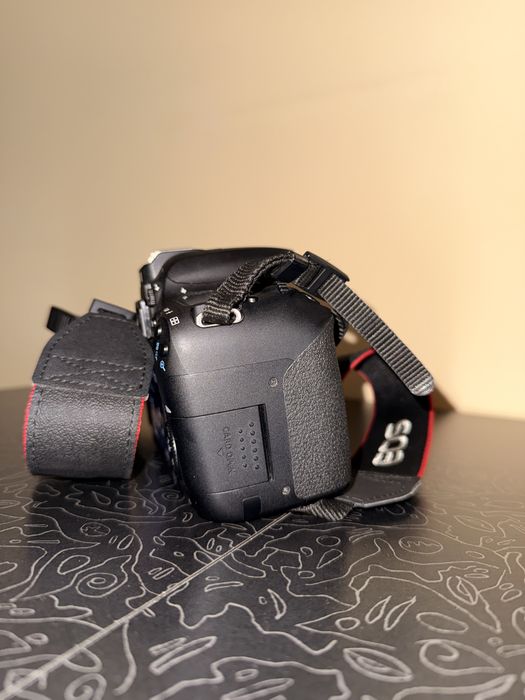 Pachet Foto Complet Canon77D + 50mm + Bliț+ Accesorii Stare Impecabilă