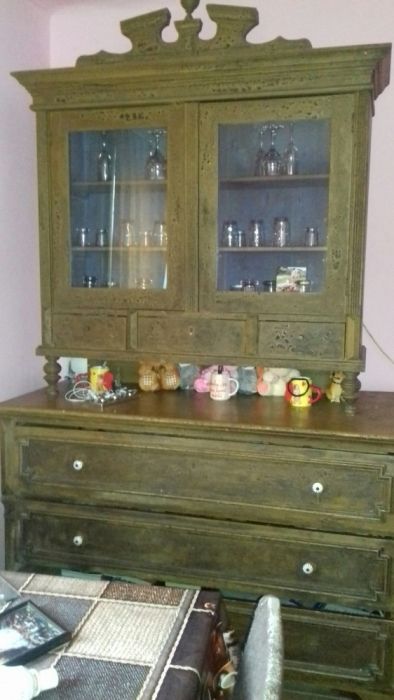 Mobila veche din lemn