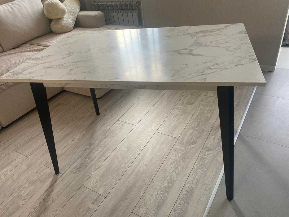 Стол кухонный в отличном состоянии