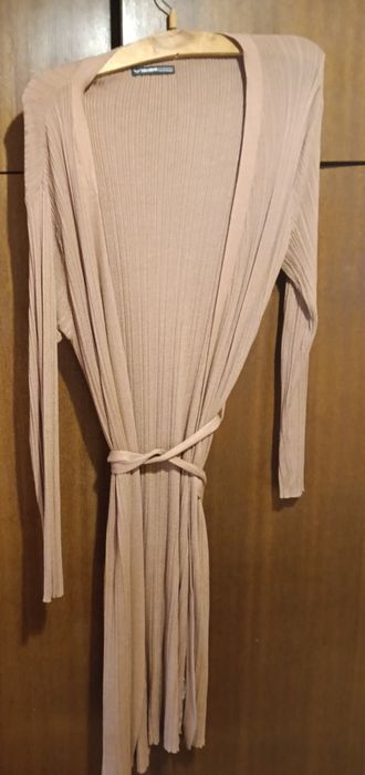 Страхотна жилетка, актуален цяест, почти нова .