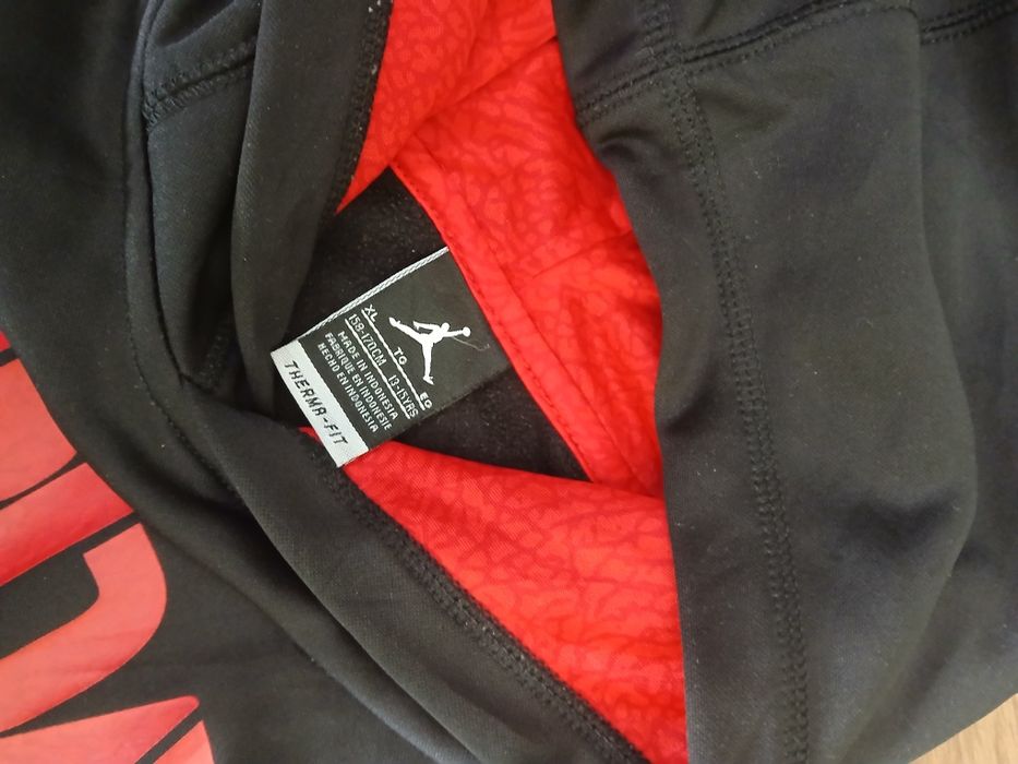 JORDAN и NIKE оригинални суйтчъри.