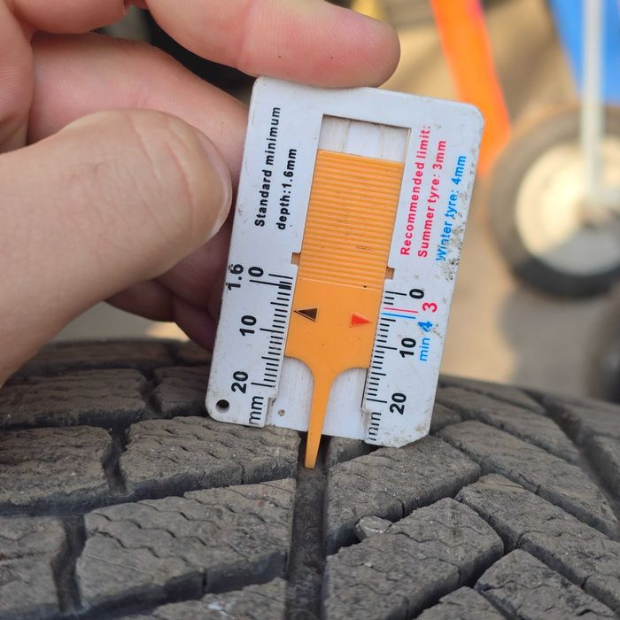 Bridgestone Blizzak LM005 255/55 R18 109V, DOT21, 5mm грайфер