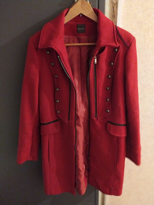 Красно-бордовое пальто Promod