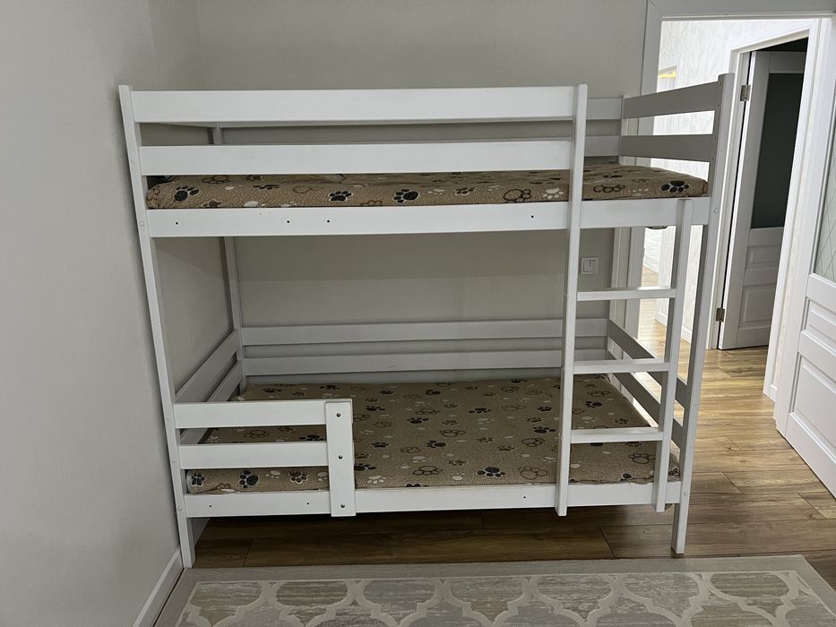 Продам двухярусный кровать детский