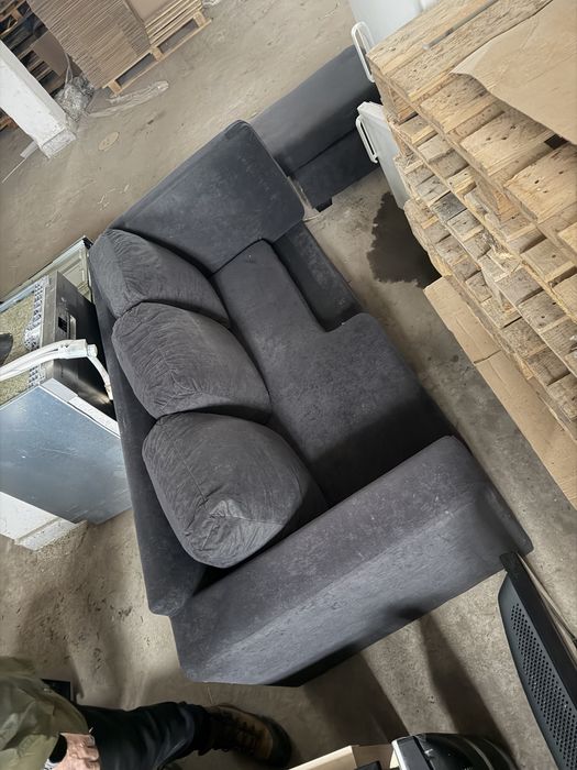 Диван с възглавнички