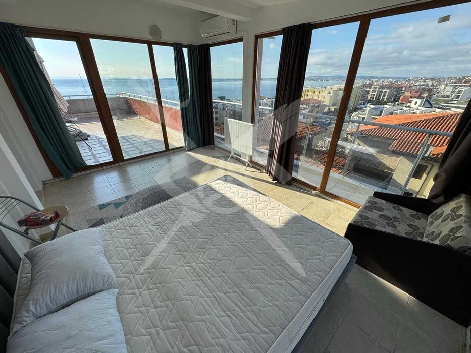 Тристаен - Свети влас