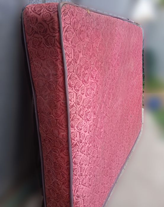 Матрас двухспальный пружинный б/у