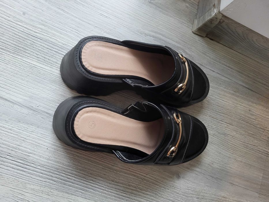 Saboți cu platformă